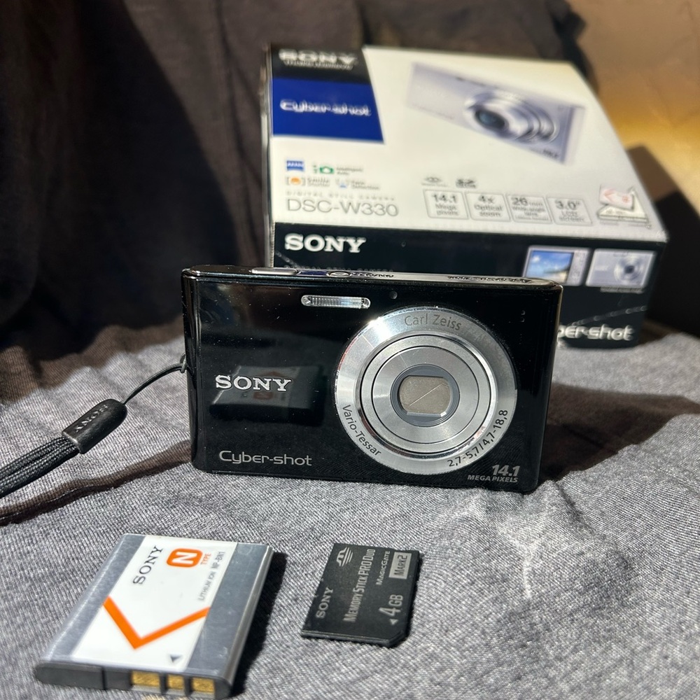Sony Cyber-shot Digital Camera DSC-W330 - Picture 6 of 7
